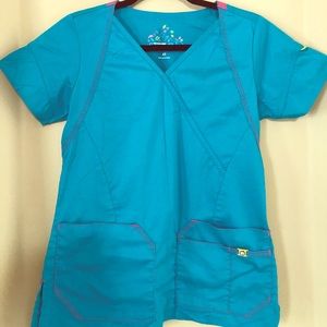 WonderWink Seven Flex scrub shirt
